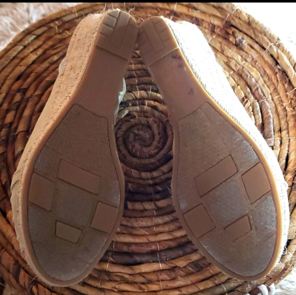 Naturalizer Sandals size 6M Excellent condition beautiful Khaki color fabric - Picture 5 of 15